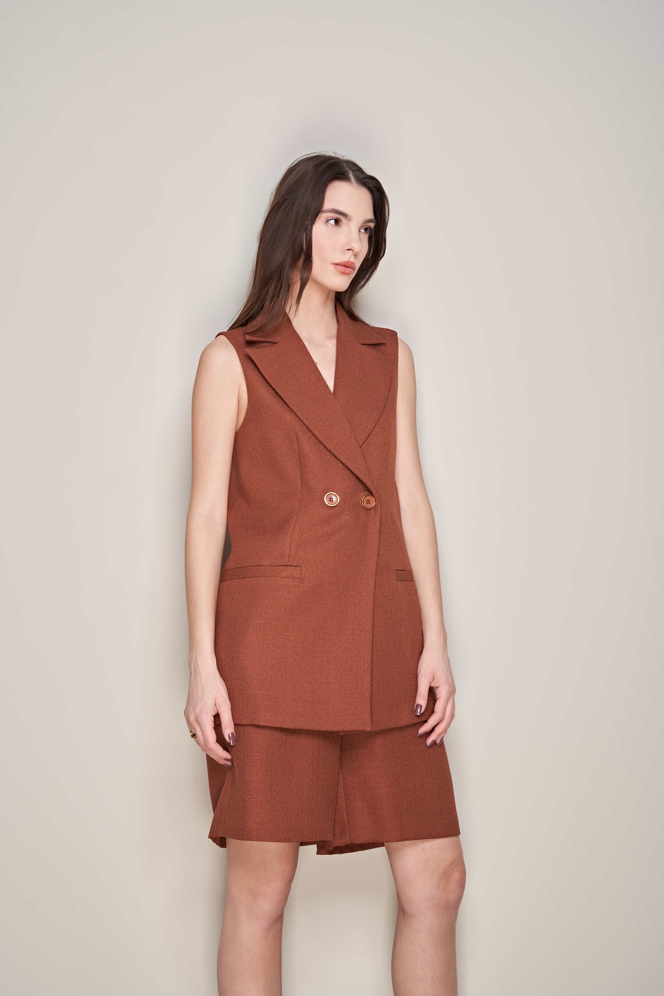 SHORT CON CUT-OUT
