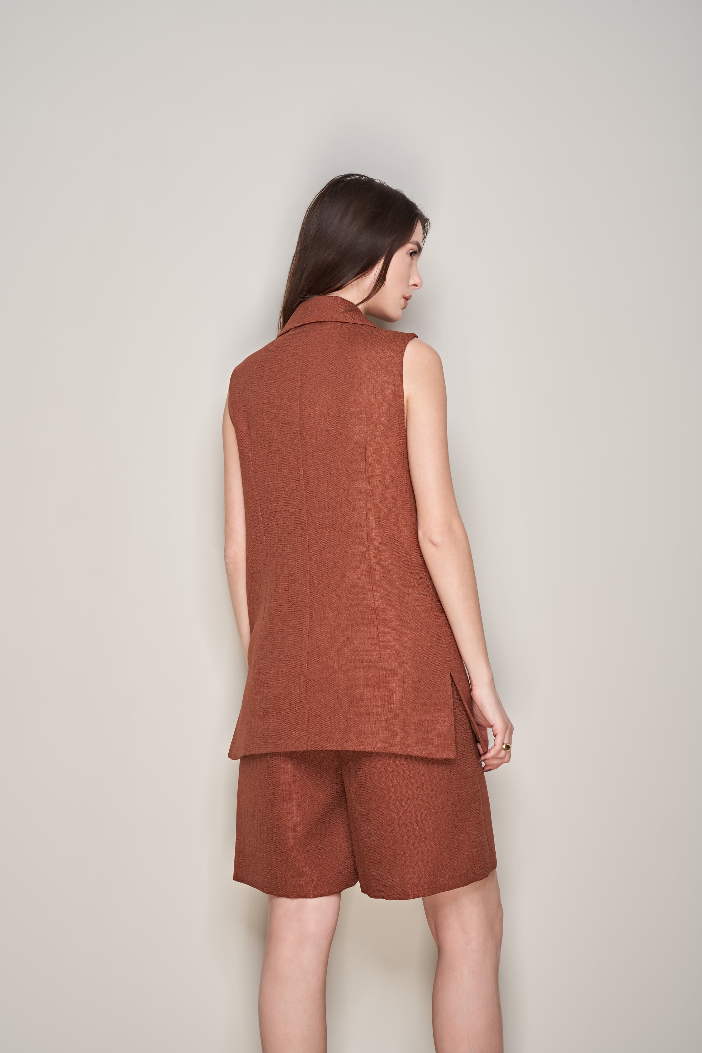 SHORT CON CUT-OUT