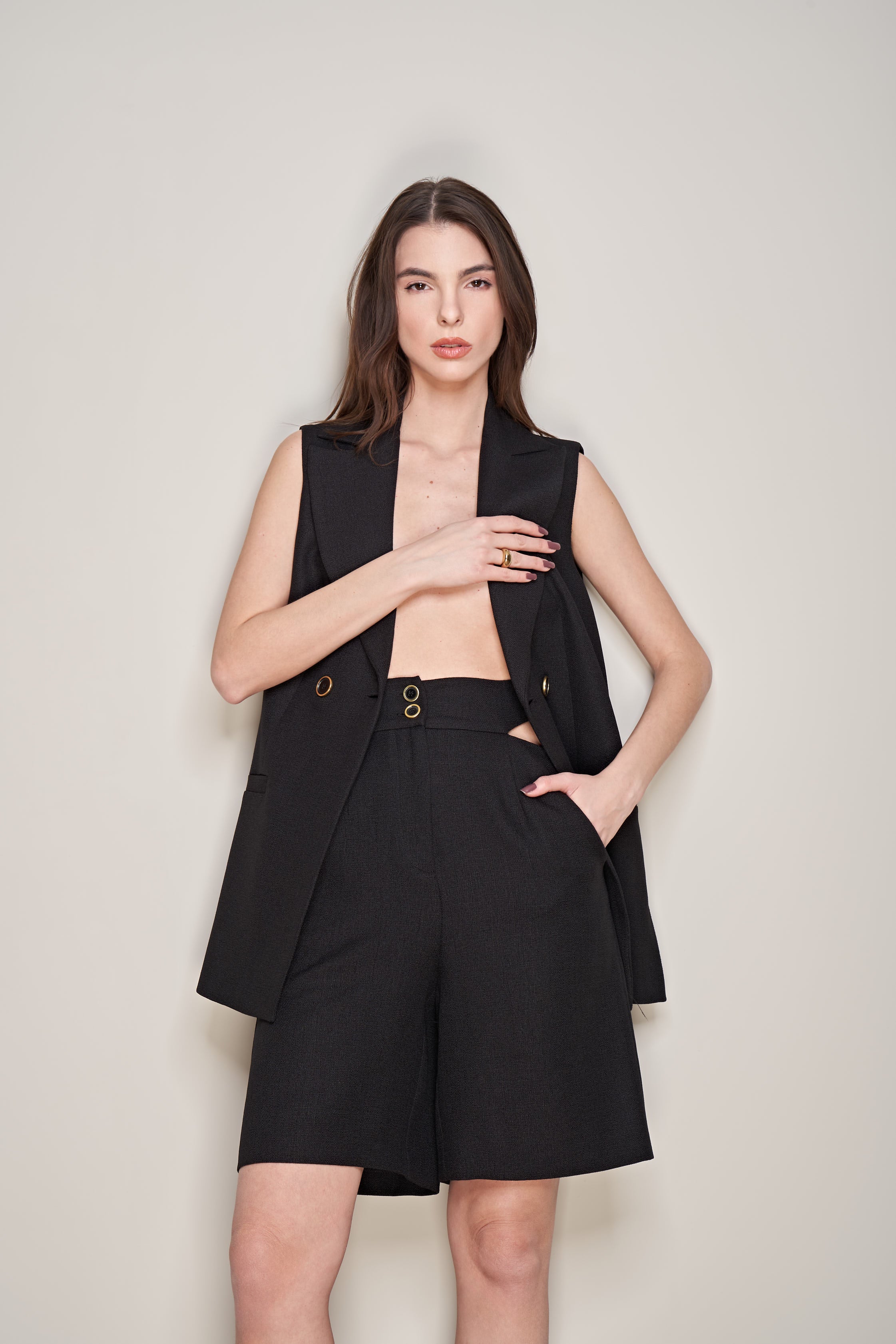 SHORT CON CUT-OUT