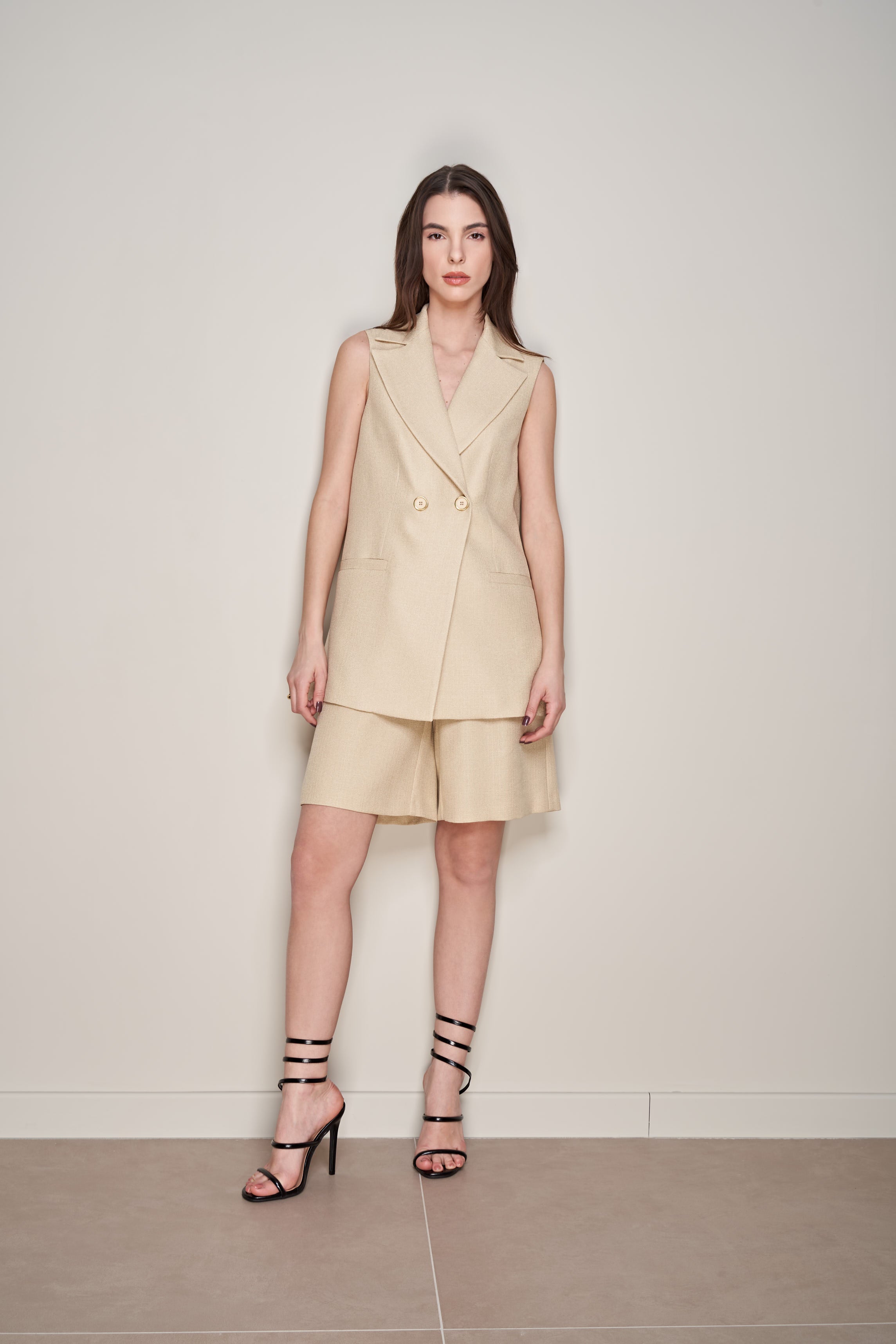 SHORT CON CUT-OUT
