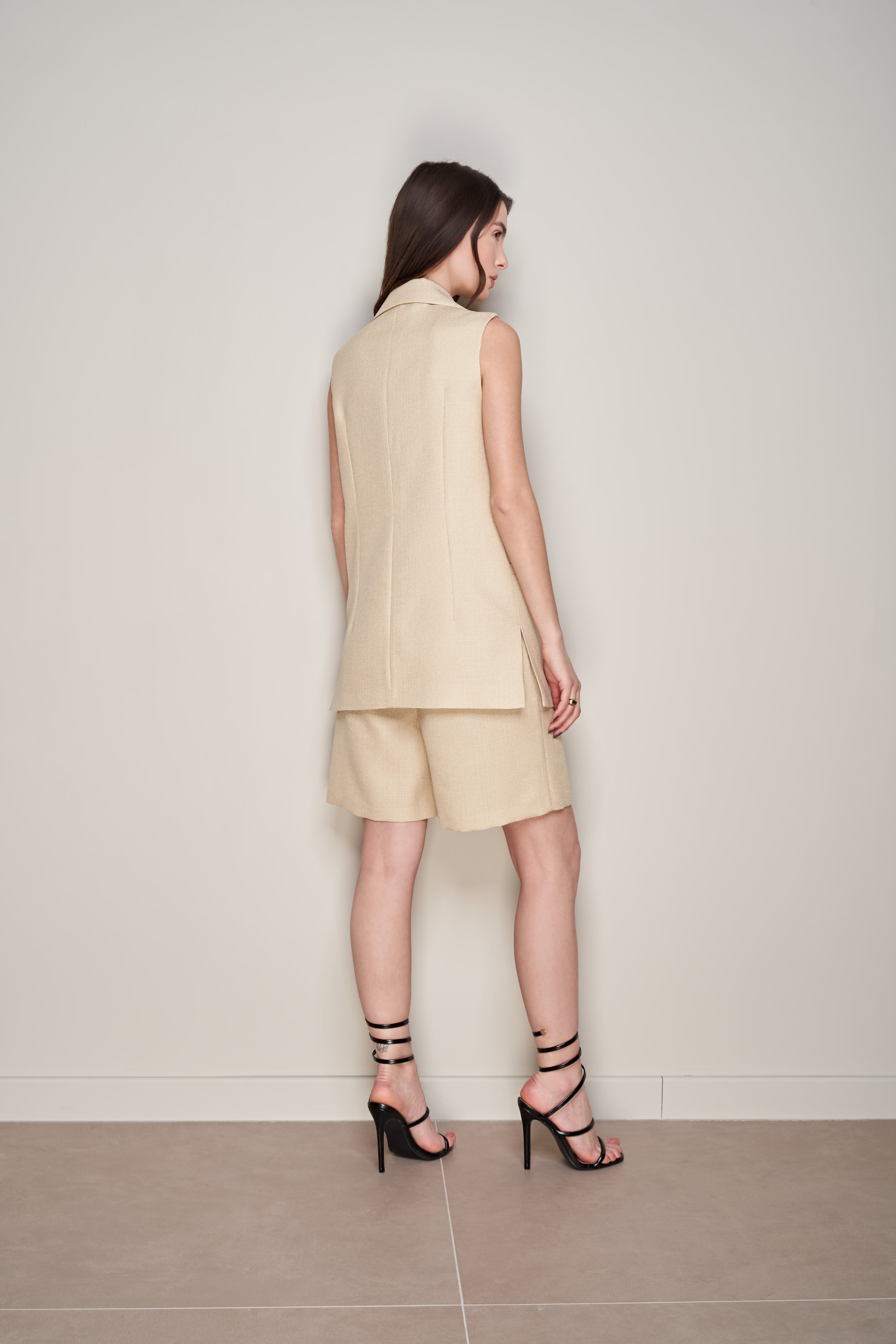 SHORT CON CUT-OUT