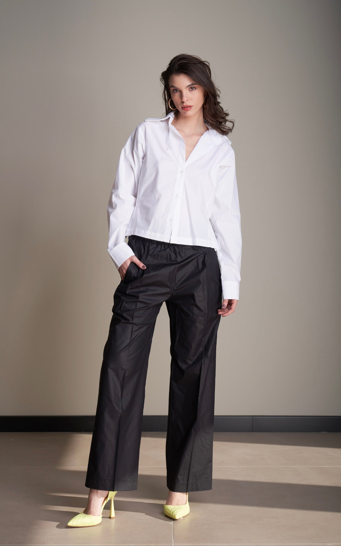 PANTALONE CON VITA ELASTICA ARRICCIATA